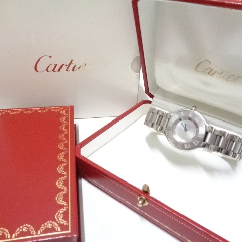 カルティエの時計のお買取りです。バッグや財布以外のブランド品も、おたからやJR伊丹店にお任せください。サムネイル