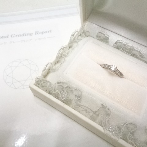 ダイヤの指輪のお買取りです。宝石のお買取りも、おたからやJR伊丹店にお任せください。サムネイル