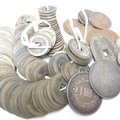 古銭のお買取りです。古いお金のコレクションを査定するなら、おたからやJR伊丹店まで！サムネイル