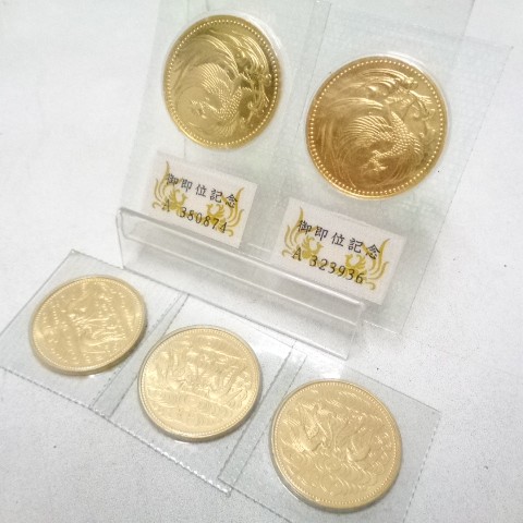 10万円記念金貨のお買取りです。日本や海外の金貨のお買取りなら、おたからやJR伊丹店まで！サムネイル