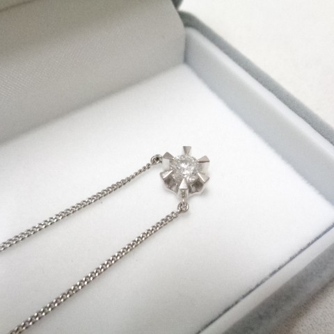ダイヤのネックレスのお買取りです。ダイヤのお買取りなら、おたからやJR伊丹店にお任せください。サムネイル
