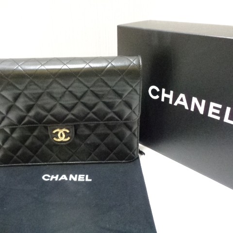 シャネルのバッグのお買取りです。ブランドバッグや財布のお買取りなら、おたからやJR伊丹店にお任せください。サムネイル