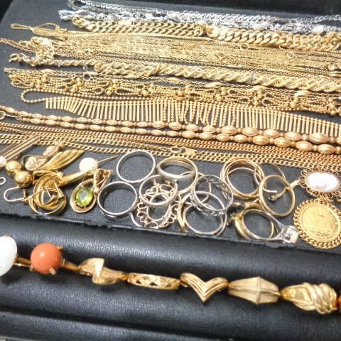 金、プラチナともに高騰しています。貴金属のお買取りなら、おたからやJR伊丹店へ。サムネイル